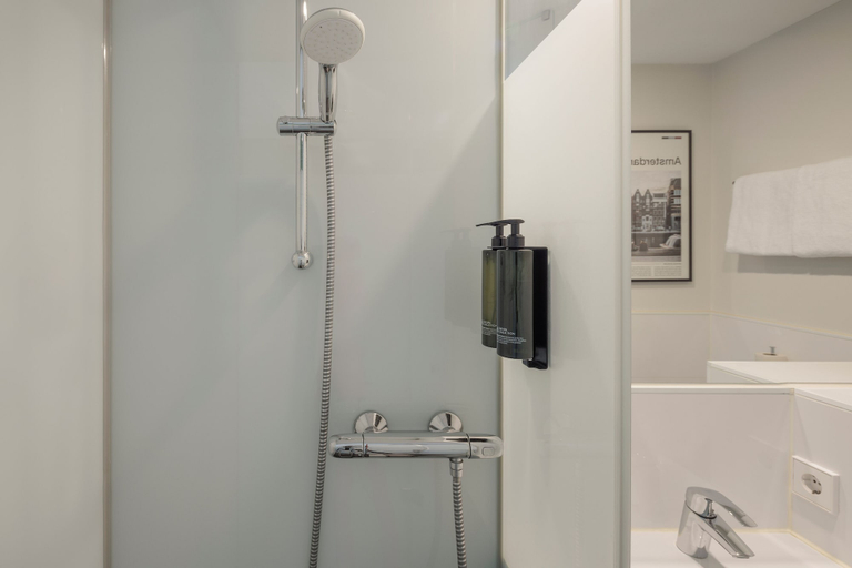 Bathroom 4, Maxhotel Amsterdam Airport Schiphol, Haarlemmermeer