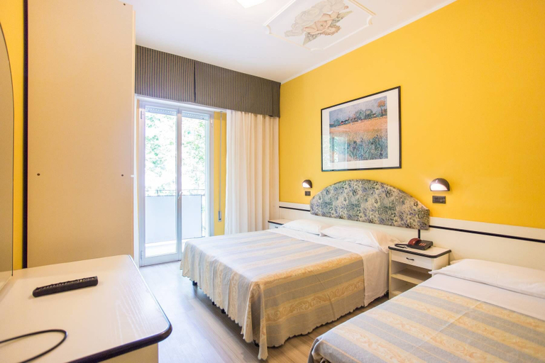 Bedroom 2, Hotel Madison, Rimini