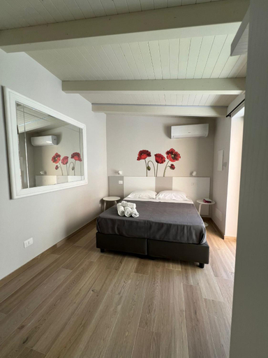 BURMARIA APARTMENT and ROOM with garden and jacuzzi, Vibo Valentia