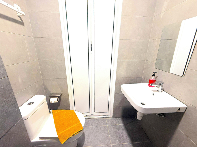 Bathroom 13