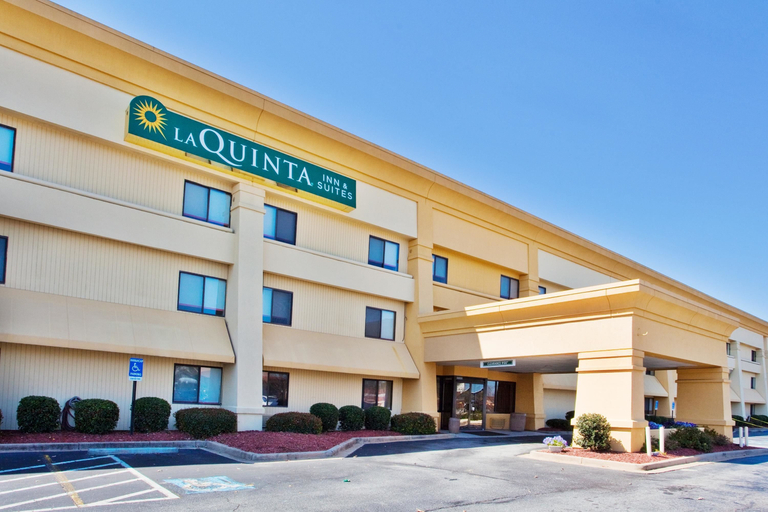 Exterior & Views 2, Travelodge by Wyndham Columbus State University, Muscogee