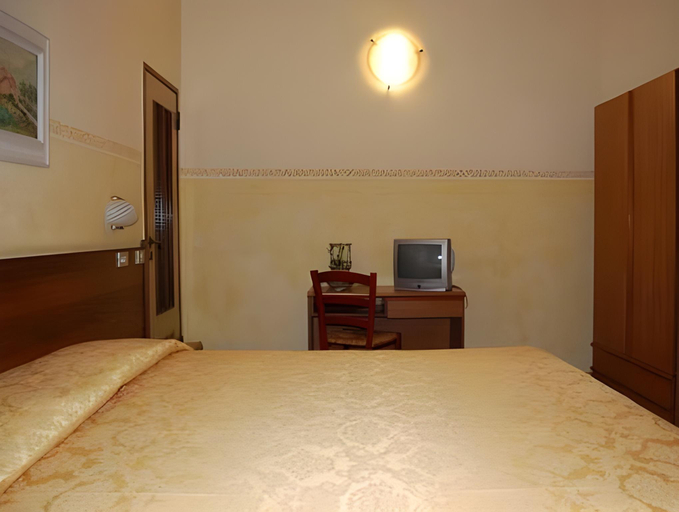 Bedroom 13