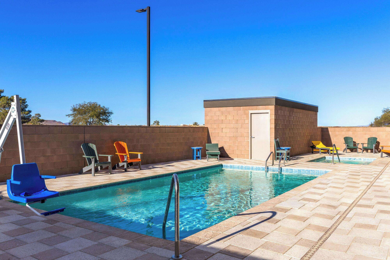 Sport & Beauty 5, Hawthorn Extended Stay By Wyndham Kingman, Mohave