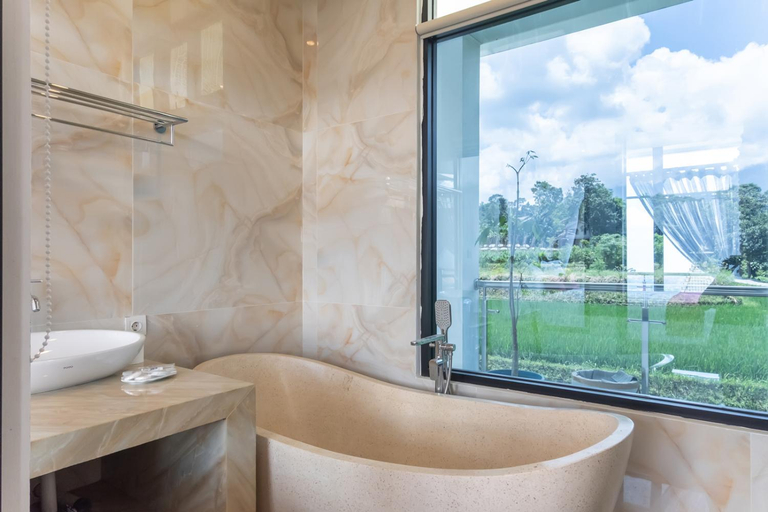 Bathroom 13