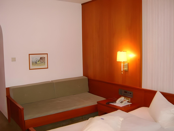 Bedroom 16