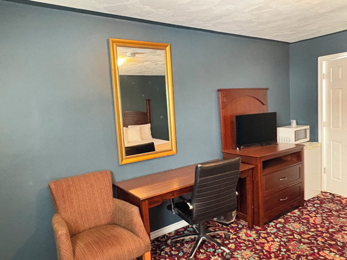 Others 4, East Court Motel, Lambton