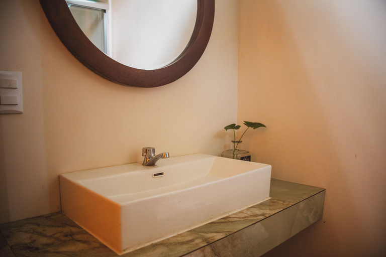 Bathroom 5, Dreamsea Surf Camp, Santa Cruz