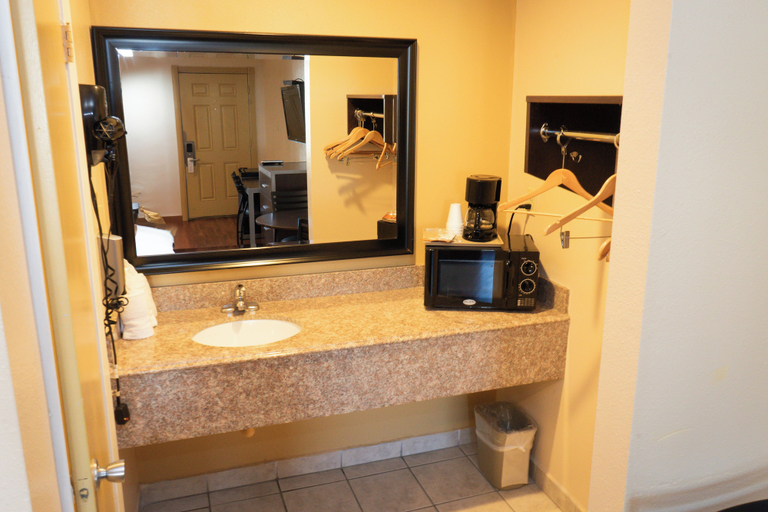 Bathroom 4, Colonial Inn, Tangipahoa