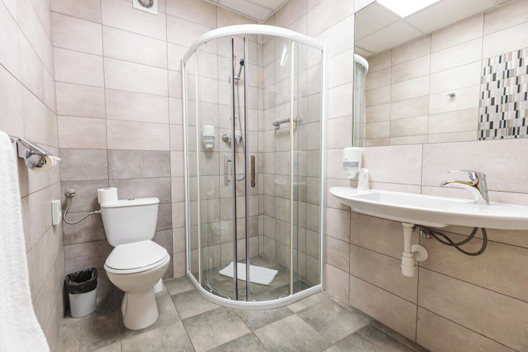 Bathroom 3, Hotel Akwawit, Leszno