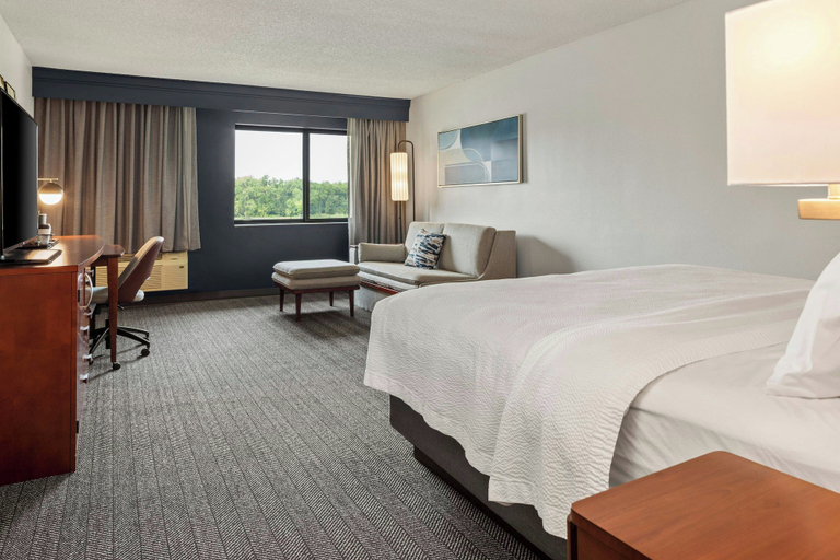 Bedroom 2, Courtyard by Marriott La Crosse, La Crosse