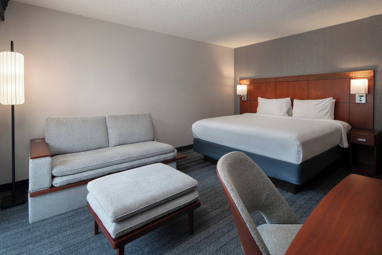Bedroom 4, Courtyard by Marriott Fresno, Fresno