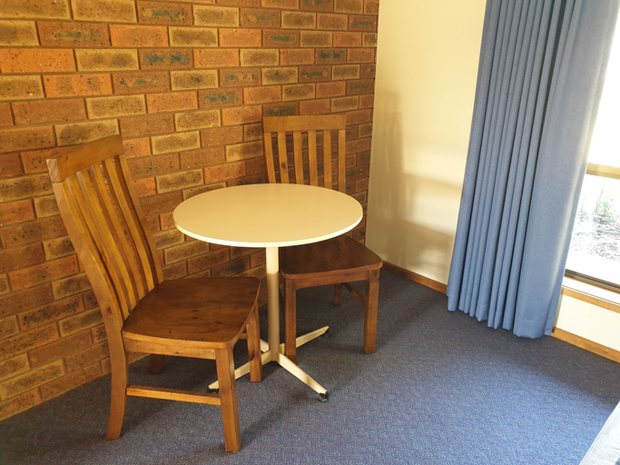 Others 5, Finley Palm Motor Inn, Berrigan