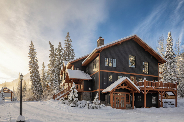 Exterior & Views