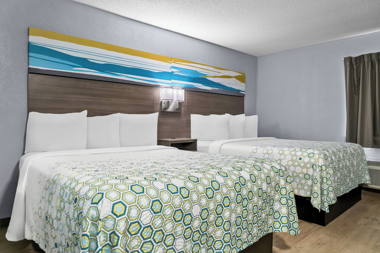 Bedroom 3, HomeTowne Studios by Red Roof Flint, Genesee