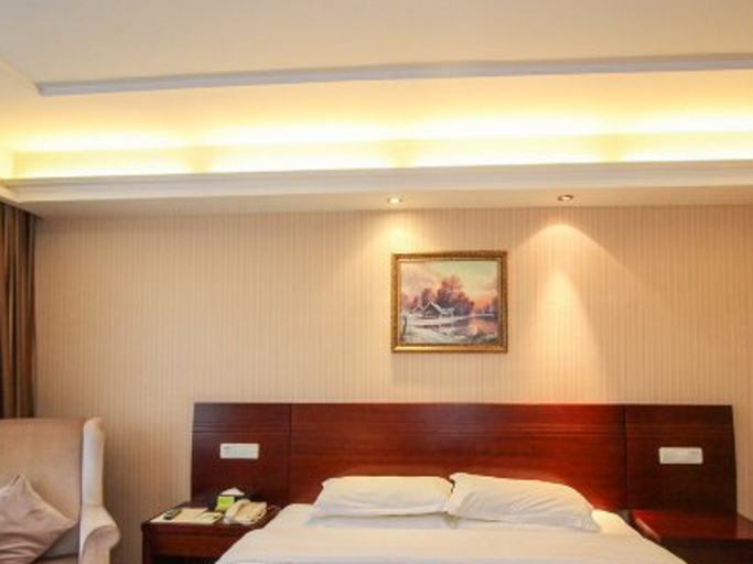Bedroom 2, Vienna Hotel Hangzhou Binkang Road Metro Station, Hangzhou