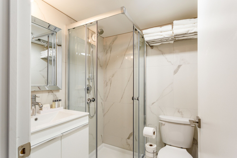 Bathroom 16