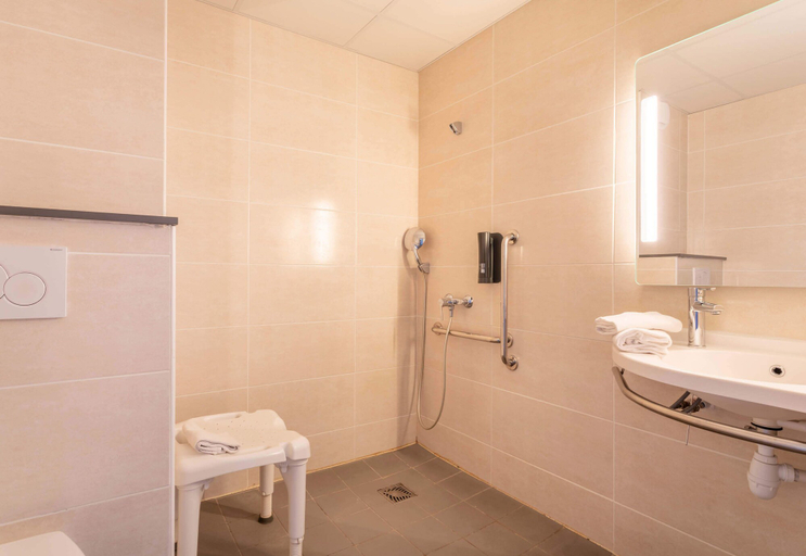 Bathroom 4, B&B HOTEL Aix en Provence Venelles, Bouches-du-Rhône
