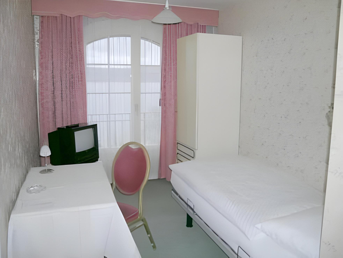 Bedroom 8