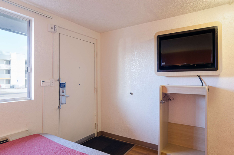 Bedroom 3, Motel 6 Denver, CO – Downtown, Denver