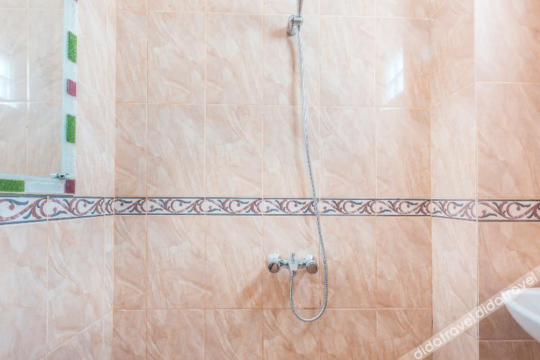 Bathroom 4, Super OYO 1640 Fallinda Hotel, Bogor