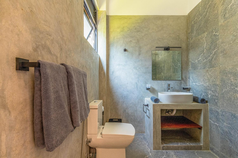 Bathroom 4, Villa Family Tree, Hikkaduwa