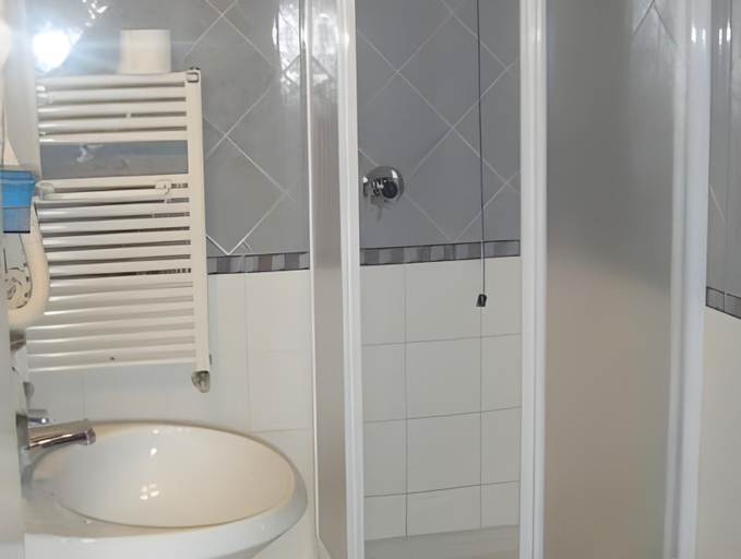Bathroom 4