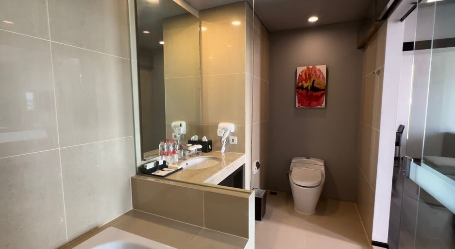 Bathroom 16