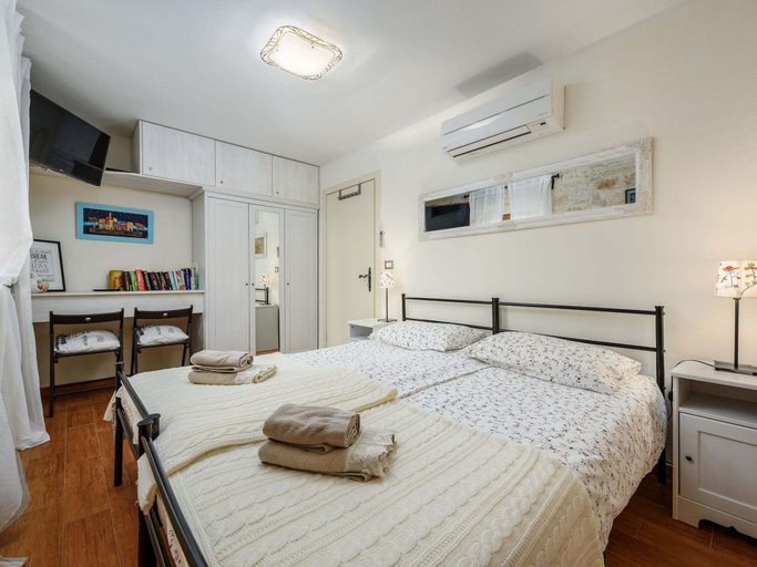 Bedroom 3, Lovely Stone House With Private Swimming Pool, Tinjan