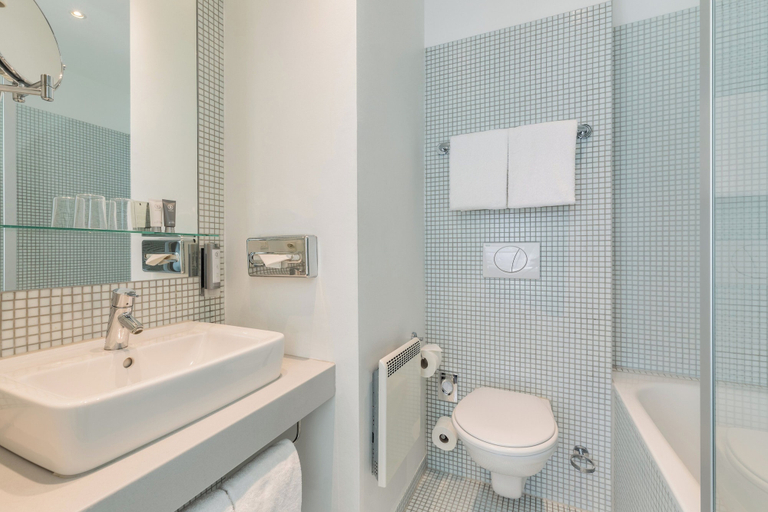 Bathroom 4, Garner Hotel BERLIN - GENDARMENMARKT by IHG, Berlin