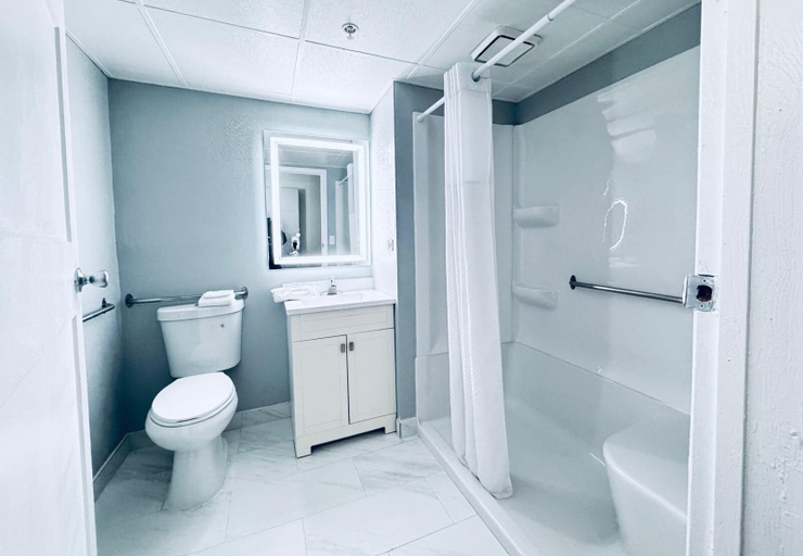 Bathroom 4, Baymont By Wyndham Addison, Dupage