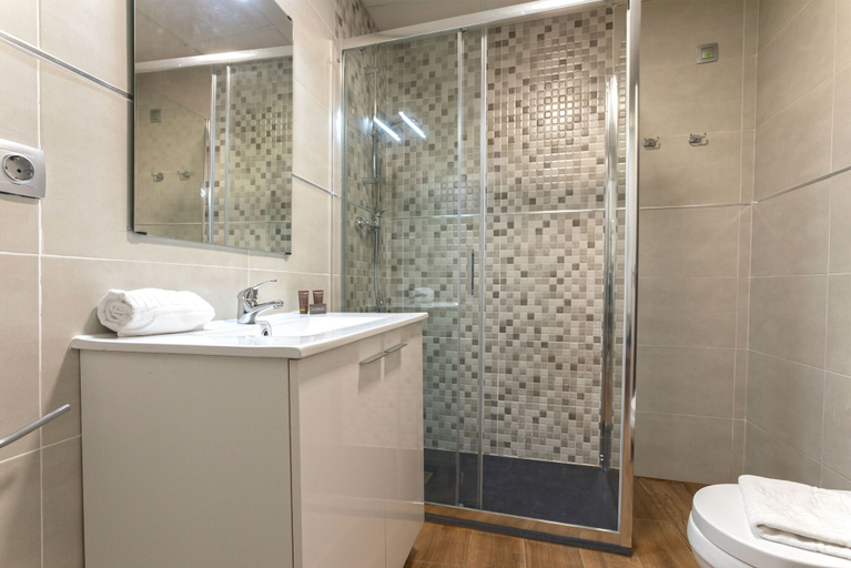 Bathroom 4, Genteel Home Recaredo, Sevilla