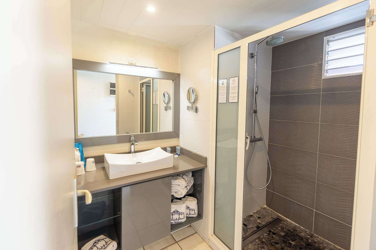 Bathroom 4, Canella Beach Hotel, Le Gosier