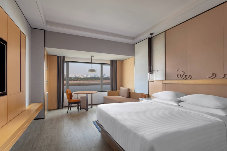 Bedroom 4, Surat Marriott Hotel, Surat