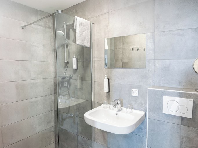 Bathroom 4, Amsterdam Lake Hotel, Haarlemmermeer