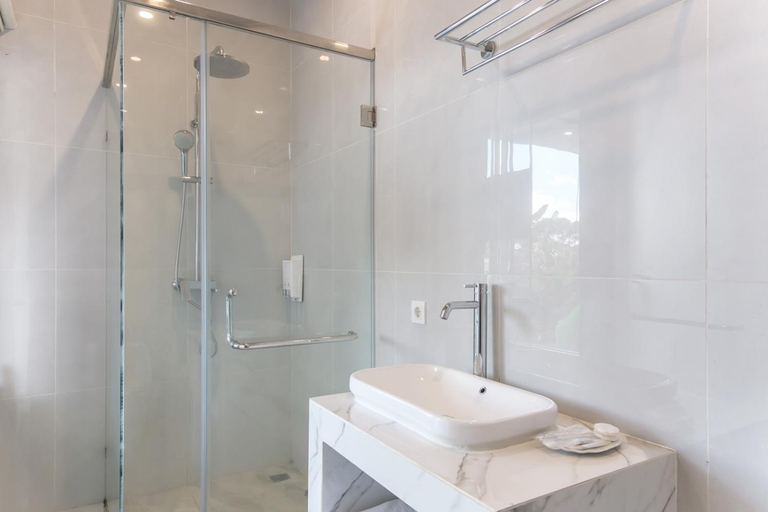 Bathroom 25