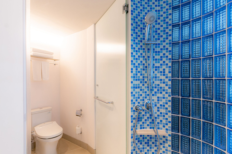 Bathroom 16