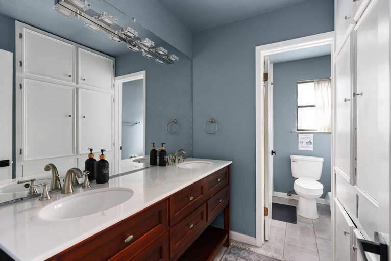 Bathroom, HOT TUB Tranquil Escape Pool Gym, Williamson