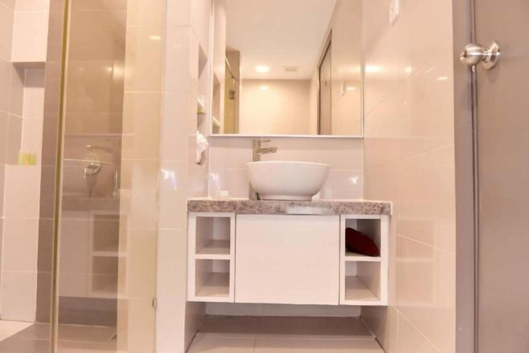 Bathroom 11