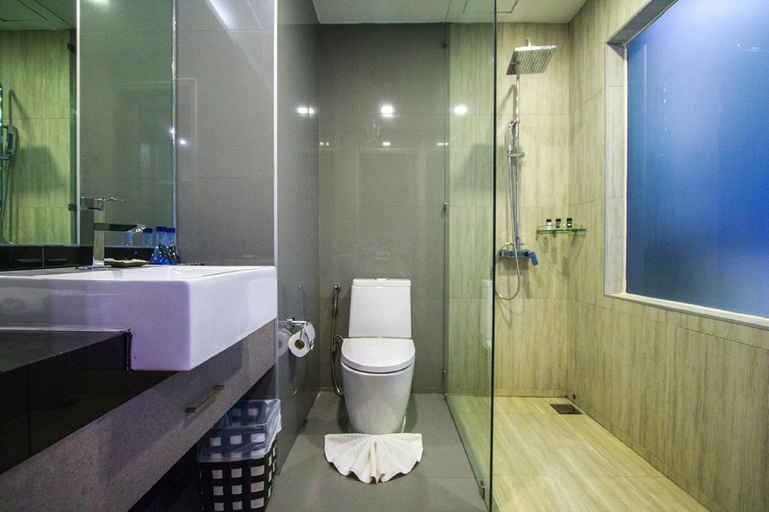 Bathroom 11