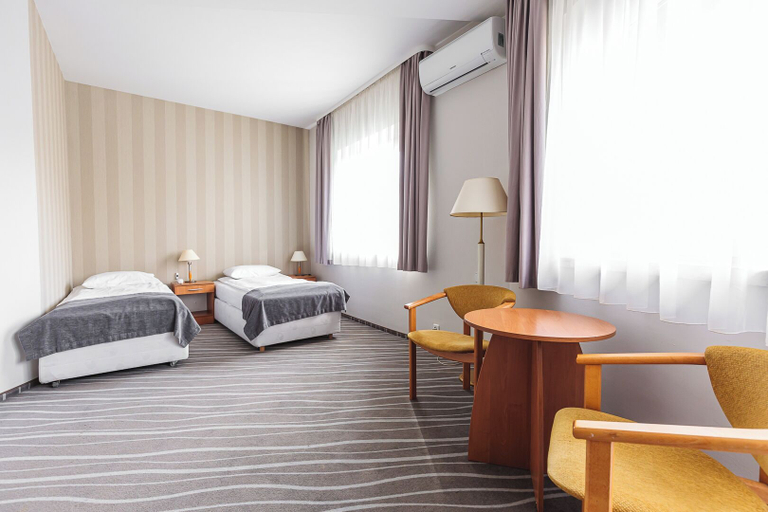 Bedroom 2, Hotel Akwawit, Leszno