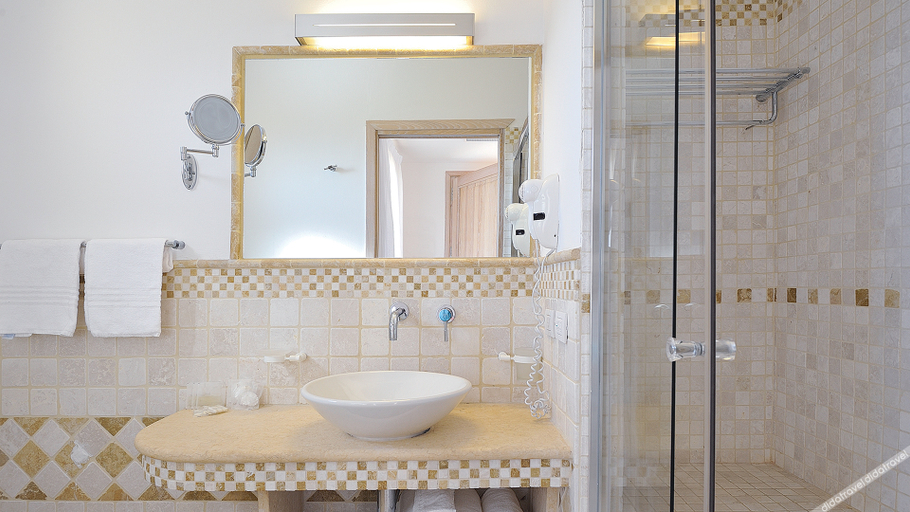 Bathroom 4, Janna e Sole, Nuoro