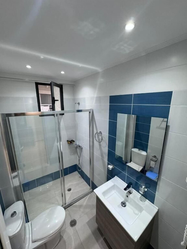 Bathroom 5, Hotel Blue Sky, Sarandës