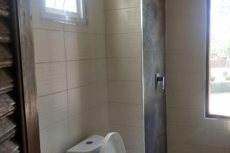 Bathroom 10