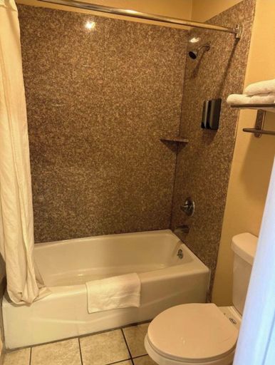 Bathroom 4, Colonial Inn, Tangipahoa