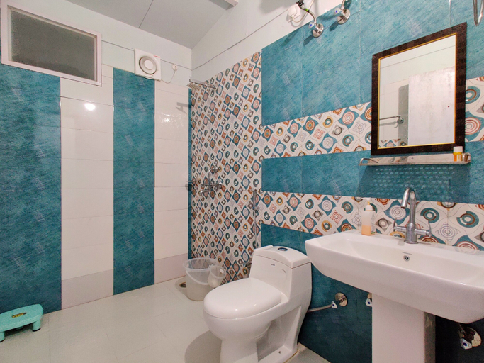 Bathroom 3, KedaraYatih Resort, Rudraprayag