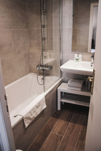 Bathroom 4, Hôtel La Villa Fleurie, Côte-d'Or