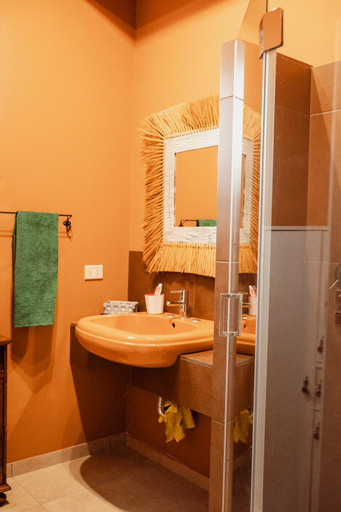 Bathroom 5, Shiva home, Trapani