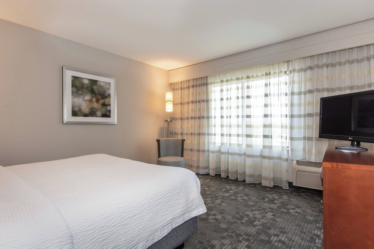 Bedroom 3, Courtyard by Marriott Charlotte Lake Norman, Mecklenburg