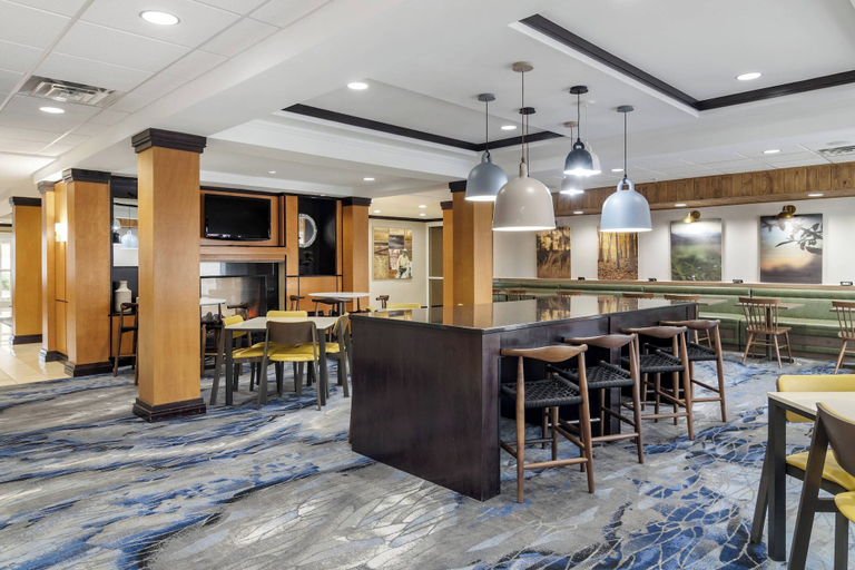 Food & Drinks 5, Fairfield Inn & Suites by Marriott Commerce, Banks