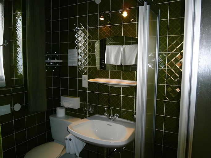 Bathroom 17